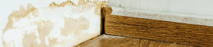 A picture showing a wall damaged because of rising damp. 